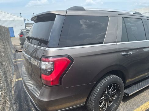 Used 2019 Ford Expedition Limited w/ Equipment Group 301A AWD/4WD image 12