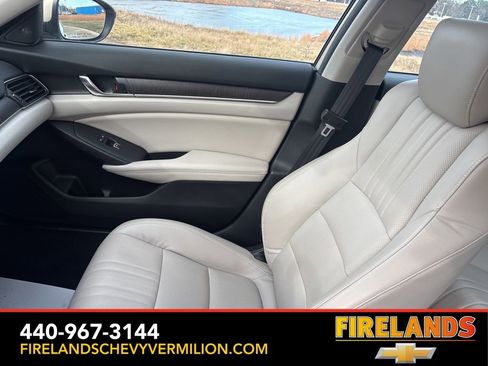 Used 2018 Honda Accord Touring image 17