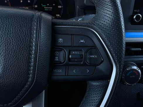 Used 2025 Toyota Tacoma TRD Off-Road image 34