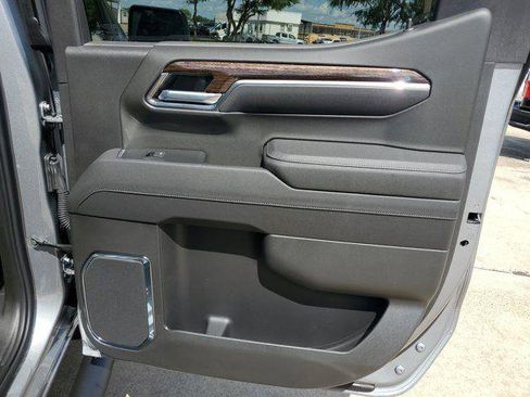 New 2025 GMC Sierra 1500 Elevation image 11