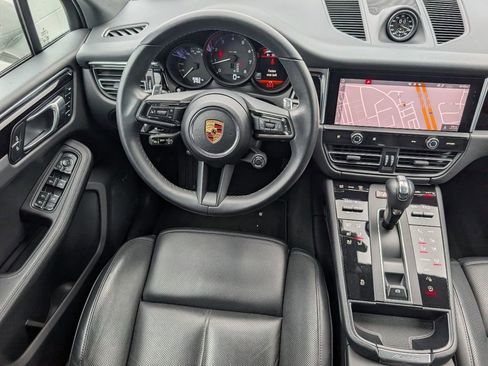 Certified 2024 Porsche Macan image 19