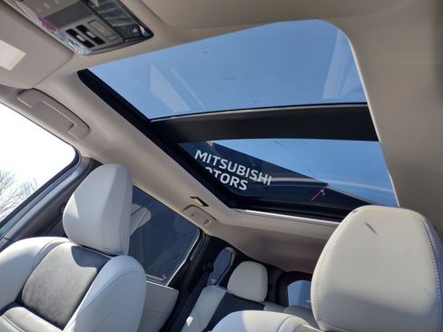 New 2026 Mitsubishi Outlander SE AWD/4WD image 2