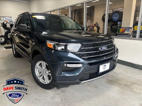 Certified 2024 Ford Explorer XLT w/ Equipment Group 202A AWD/4WD image 1