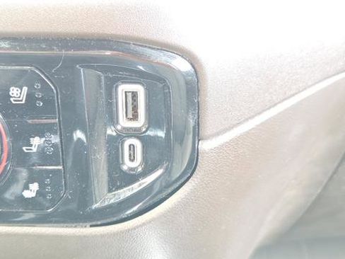 Used 2023 GMC Sierra 1500 SLT image 38