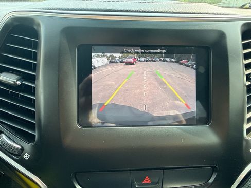 Used 2020 Jeep Cherokee Latitude AWD/4WD image 21