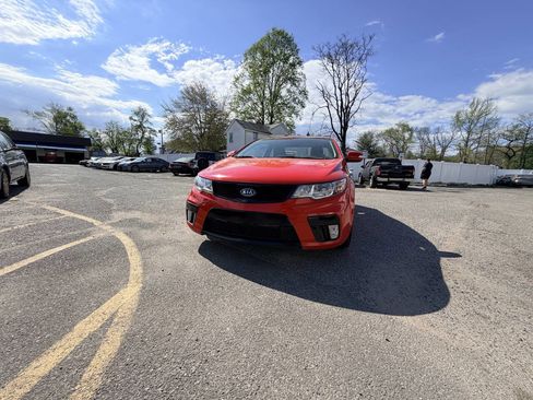 Used 2010 Kia Forte Koup SX image 2