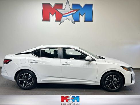 Used 2025 Nissan Sentra SV FWD image 1