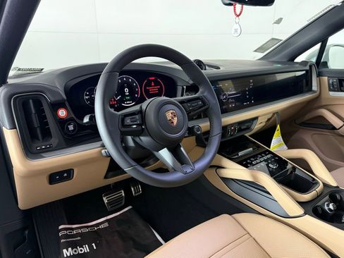 New 2026 Porsche Cayenne S image 4