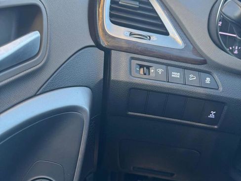 Used 2017 Hyundai Santa Fe SE w/ Cargo Package image 21