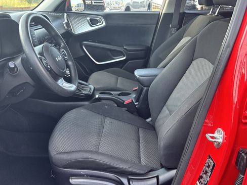 Used 2022 Kia Soul LX image 9