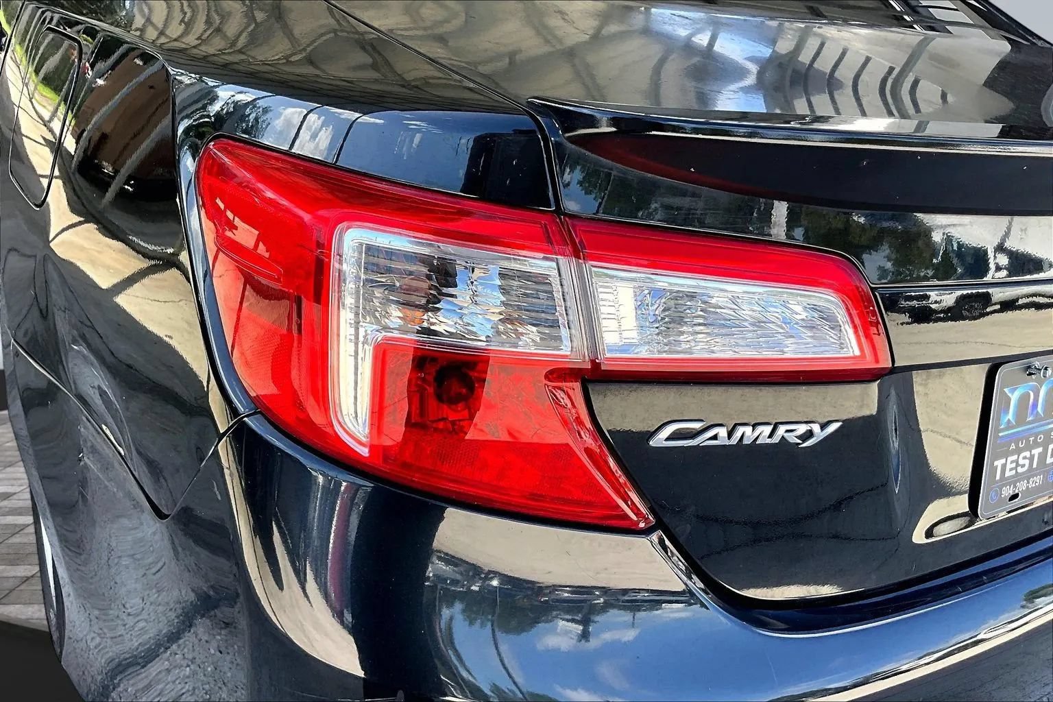 Used 2012 Toyota Camry SE FWD image 19