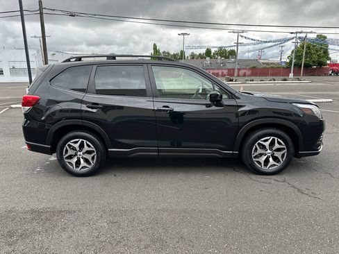 Used 2023 Subaru Forester Premium AWD/4WD image 7
