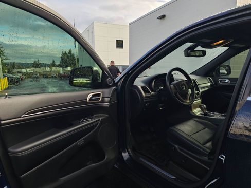 Used 2017 Jeep Grand Cherokee Limited w/ Luxury Group II AWD/4WD image 22