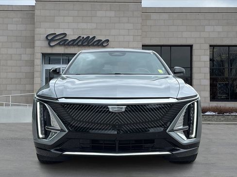 Certified 2025 Cadillac Lyriq Luxury w/ LPO, Floor Liner Package AWD/4WD image 7