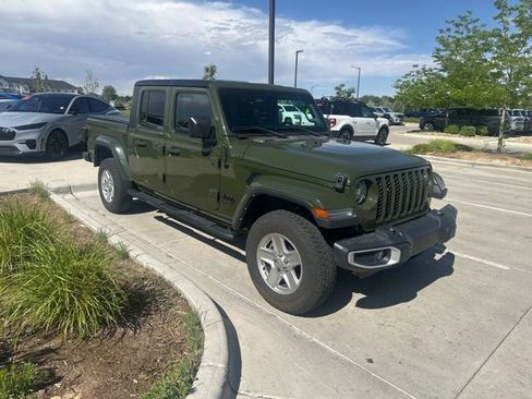 Used 2022 Jeep Gladiator Sport AWD/4WD image 2