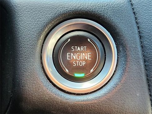 Used 2022 Chevrolet Suburban Z71 image 22