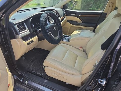 Used 2018 Toyota Highlander Limited AWD/4WD image 5