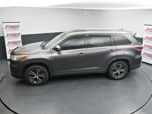 Used 2016 Toyota Highlander XLE AWD/4WD image 30