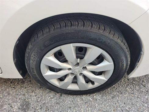 Used 2015 Toyota Corolla LE image 17