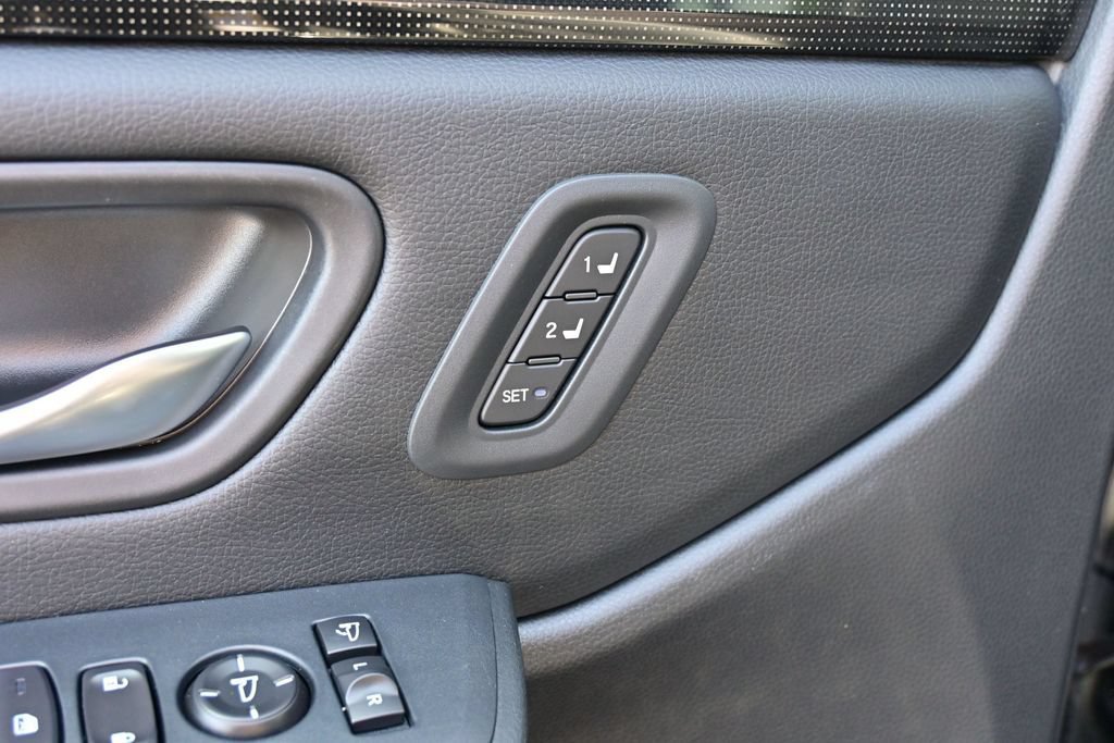 Used 2025 Honda Pilot Elite image 10