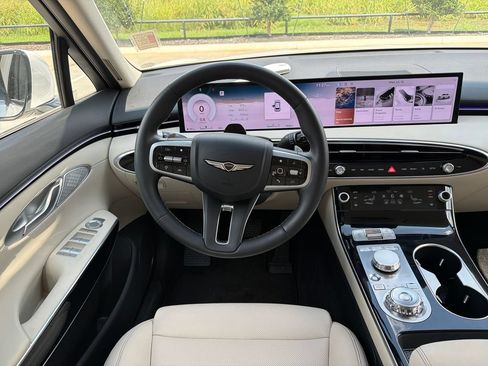Certified 2026 Genesis GV70 2.5T AWD/4WD image 13