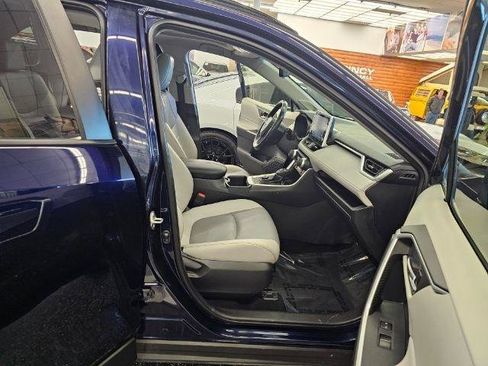 Used 2022 Toyota RAV4 XLE Premium AWD/4WD image 13