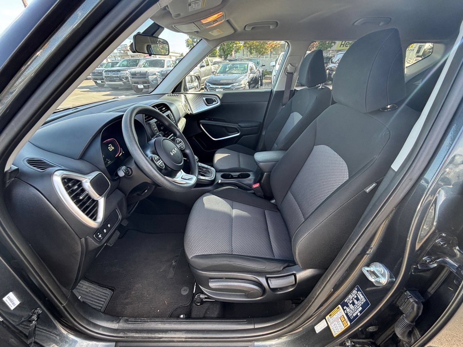 Used 2025 Kia Soul LX w/ LX Technology Package FWD image 24