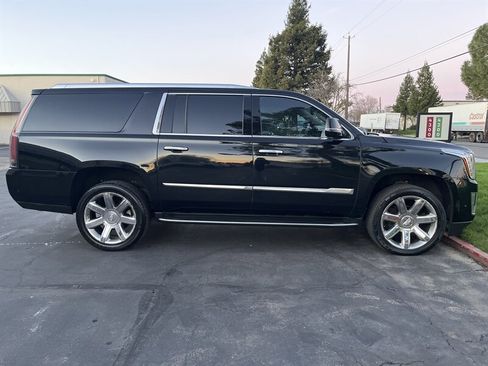 Used 2020 Cadillac Escalade ESV Luxury image 14