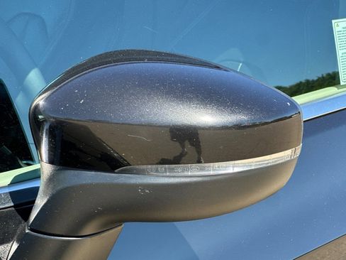 Used 2023 Chrysler Pacifica Touring-L image 52