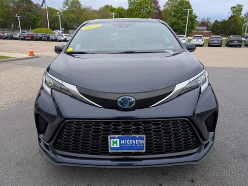 Used 2023 Toyota Sienna XSE w/ XSE Plus Package AWD/4WD image 9