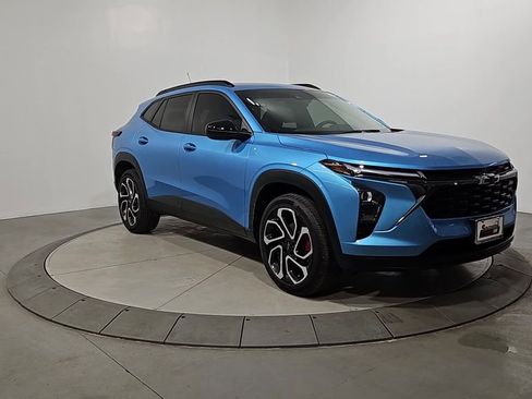 Used 2025 Chevrolet Trax RS w/ Driver Confidence Package image 8