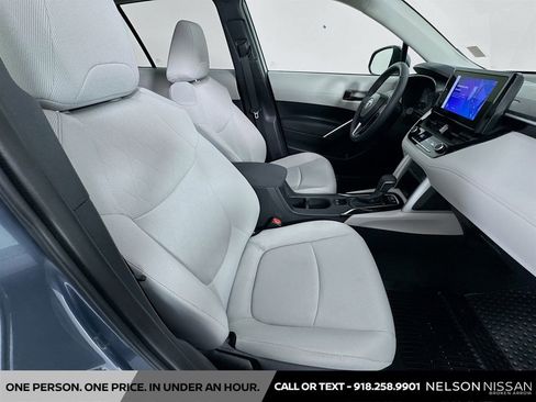 Used 2024 Toyota Corolla Cross LE w/ Moonroof Package AWD/4WD image 27