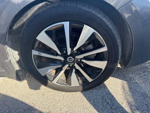 Used 2023 Nissan Sentra SV w/ SV Premium Package image 23