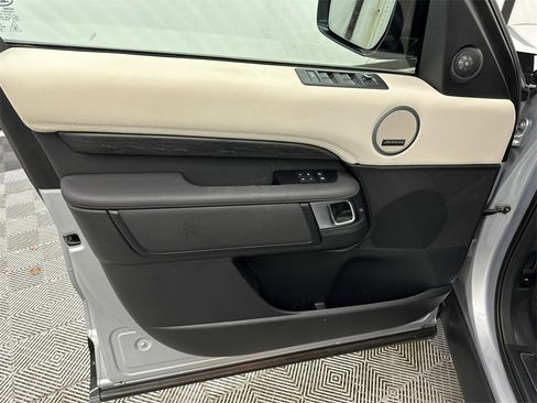 Used 2022 Land Rover Discovery S R-Dynamic image 11