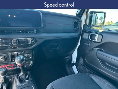 Used 2025 Jeep Wrangler Rubicon image 14