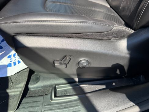 Used 2023 Chrysler Pacifica Touring-L w/ S Appearance Package FWD image 39