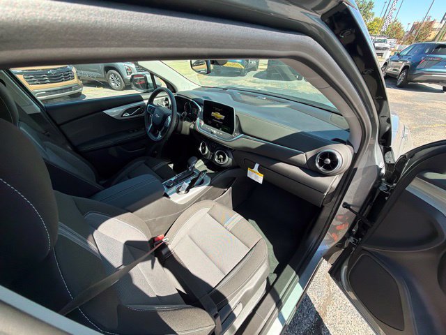 New 2026 Chevrolet Blazer LT w/ LPO, Black Sport Package FWD image 20