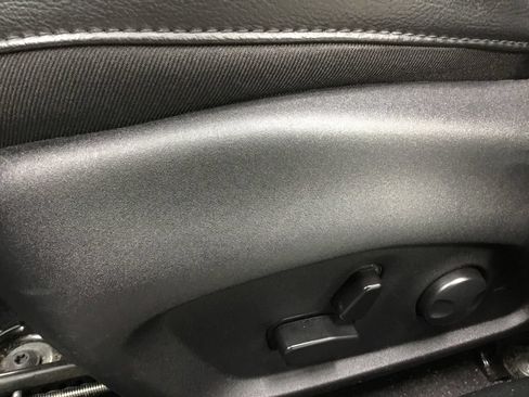 Used 2023 Jeep Compass Limited w/ Sun and Sound Group AWD/4WD image 9