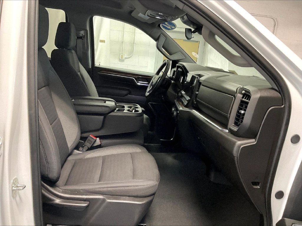 Used 2024 Chevrolet Silverado 1500 LT AWD/4WD image 11