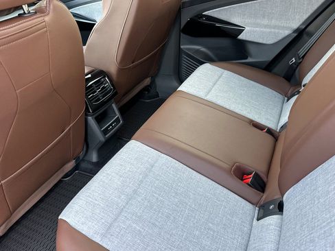 New 2025 Volkswagen ID.4 Pro image 11