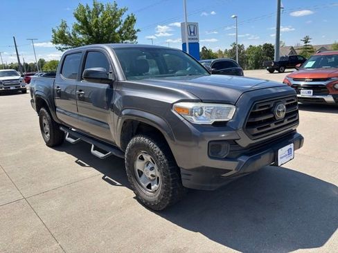 Used 2018 Toyota Tacoma SR w/ SR Convenience Package RWD image 3