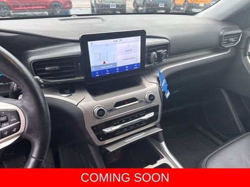 Used 2022 Ford Explorer XLT w/ Equipment Group 202A AWD/4WD image 10