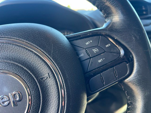 Used 2017 Jeep Renegade Altitude FWD image 10