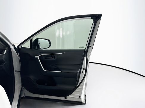 Used 2025 Toyota RAV4 LE image 31