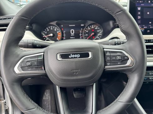 Used 2025 Jeep Compass Limited AWD/4WD image 29