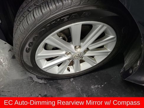 Used 2012 Toyota Camry XLE w/ Leather Pkg FWD image 13