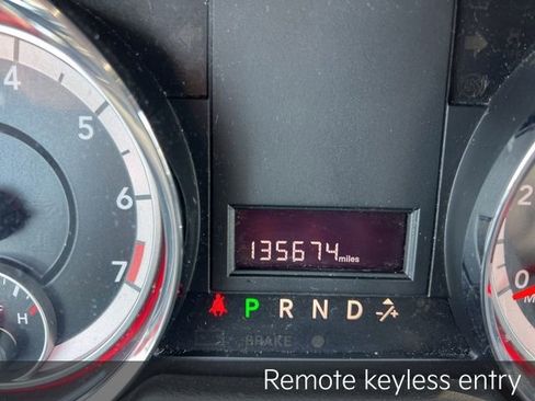 Used 2016 Dodge Grand Caravan SE image 12