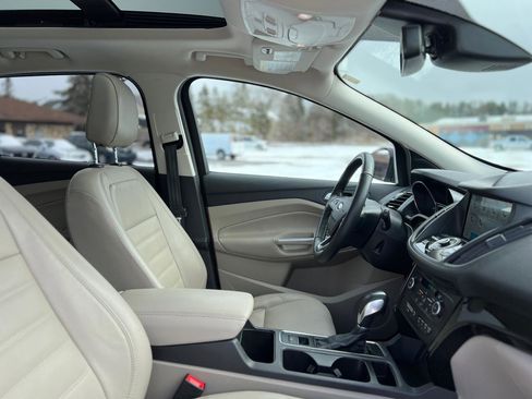 Used 2019 Ford Escape Titanium image 43