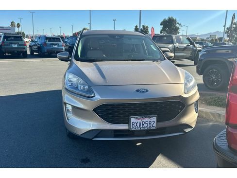 Used 2020 Ford Escape Titanium AWD/4WD image 3
