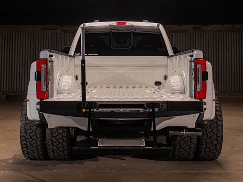 Used 2026 Ford F350 Platinum AWD/4WD image 9